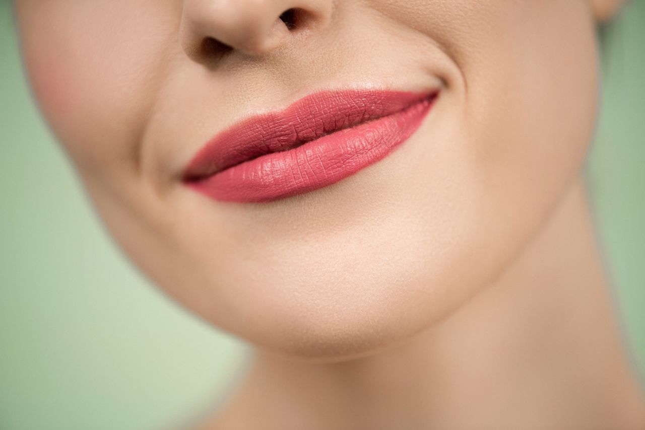 Dezente Lippenformung ohne Filler – Natürliche Schönheit sanft unterstreichen